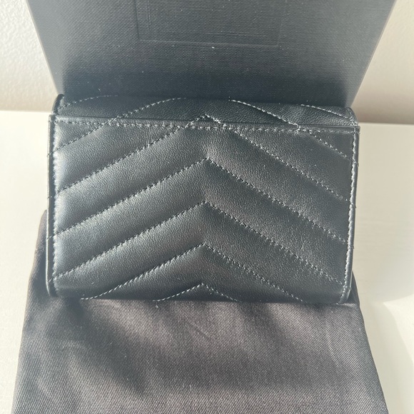 100% Authentic YSL CASSANDRE MATELASSÉ SMALLENVELOPE WALLET IN GRAIN DE POUDRE - Picture 8 of 9